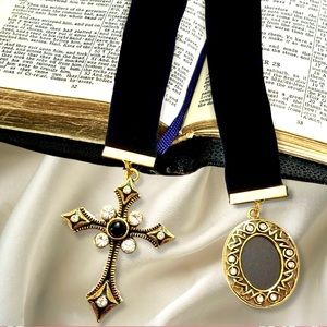 NEW Vintage Medieval Velvet Cross Cameo Choker Bookmark BOMBAY Decor Gothic